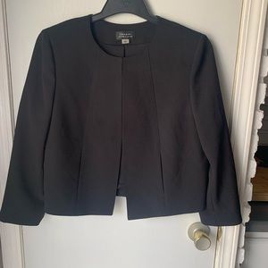 Tahari Arthur S. Levine black cropped swing open blazer jacket. Medium